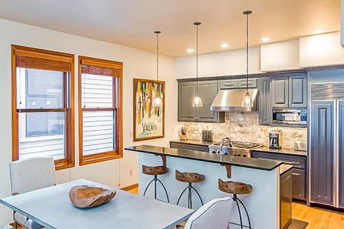 Pacific Ave West 530 - Town Jewel