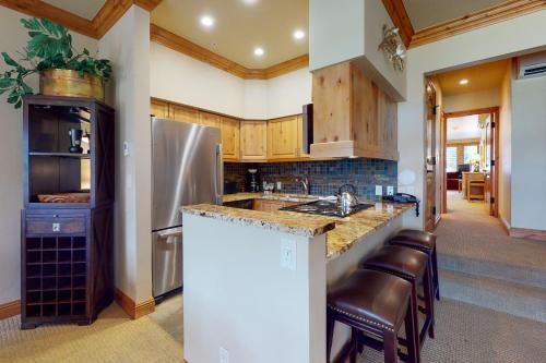 Lion Square Lodge East 103