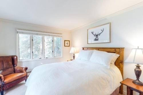 Chic Vail Village Condo