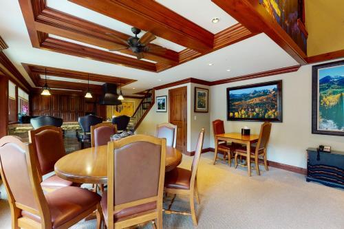 Lion Square Lodge South 750a