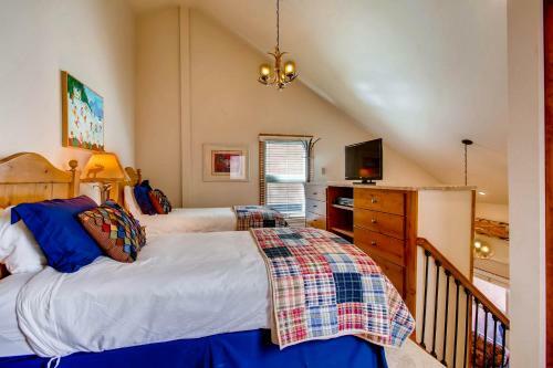 Lion Square Lodge South 556