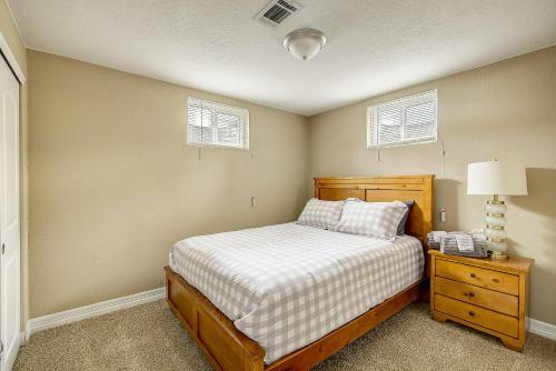 Sunny 5 Bedroom House! Sleeps 12!