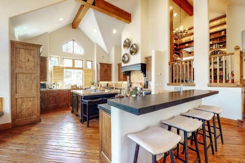 Lupine Drive Luxury
