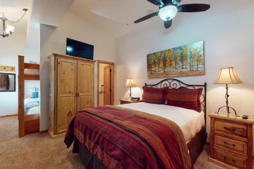 Lion Square Lodge East 310