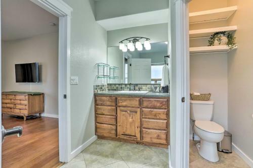 Apartamento Parkside Getaway With Fire Pit By Windsor Lake!