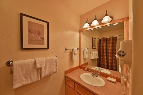 Slopeside 204 Kinney Townhouse