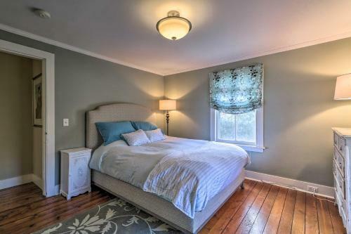 Cozy Litchfield House With Fenced-in Yard And Fire Pit