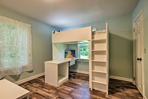 Niantic Home With Patio And Grill - 2 Mi To Beach!