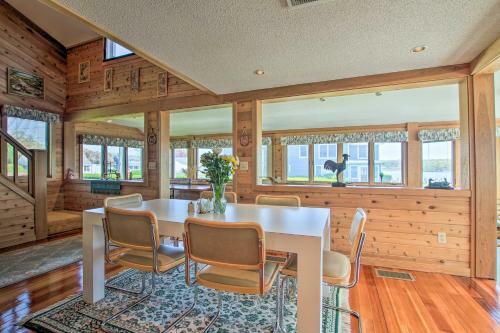 Niantic Getaway With Water Views - Walk To Beach