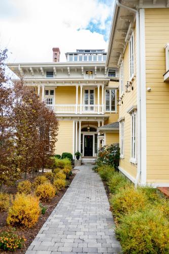 Bed & Breakfast Spicer Mansion