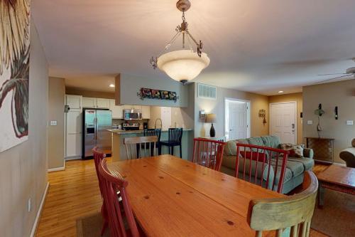 Sea Colony Pinewood III