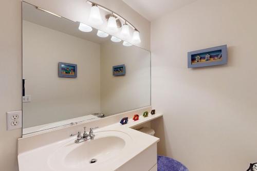 Sea Colony Pinewood III