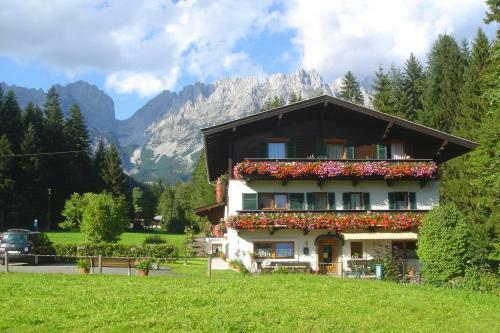 Hostal Pension Apartment Steiner