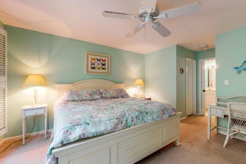 Sea Colony Pine Lake II