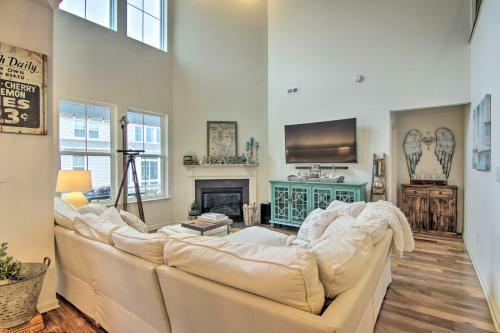 Luxe Townhome With Patio, Bus To Bethany Beach