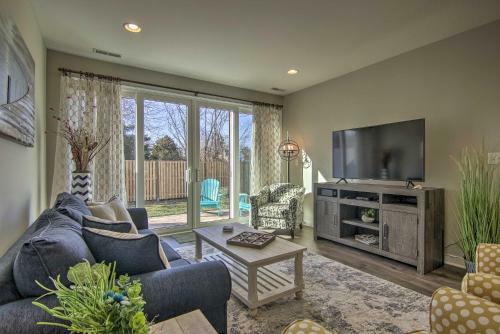 Modern Townhome With Patio Less Than 2 Mi To Bethany Beach!
