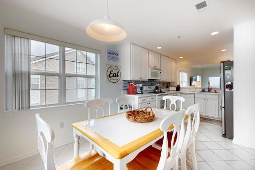 Bethany Bay - 4305 Pettinaro
