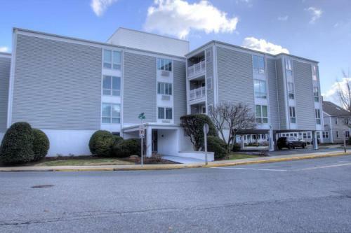 59 Maryland Ave #204
