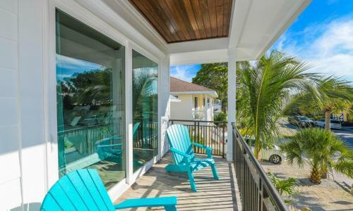 Daiquiri Deck By Ami Locals
