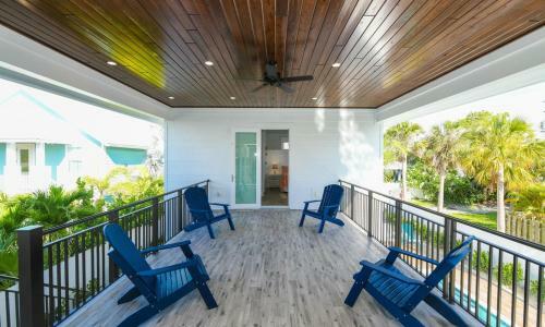 Daiquiri Deck By Ami Locals