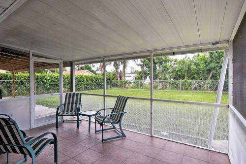 Coastal House With Fenced-in Yard - 5 Mi To Beach!