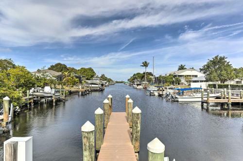 Bokeelia Home With Large Yard - Walk To Canals!