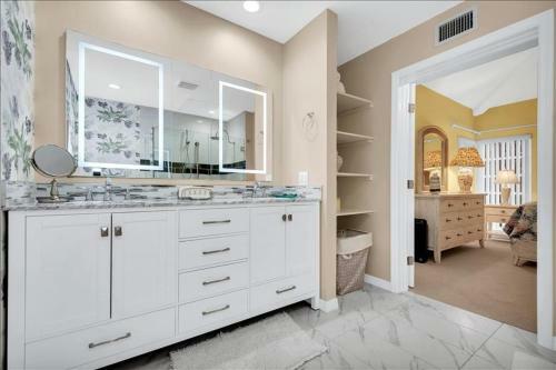 Homes-9871 Ne Gasparilla Pass Home