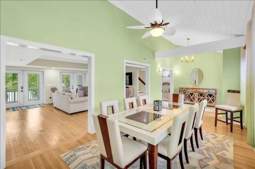 Homes-9871 Ne Gasparilla Pass Home