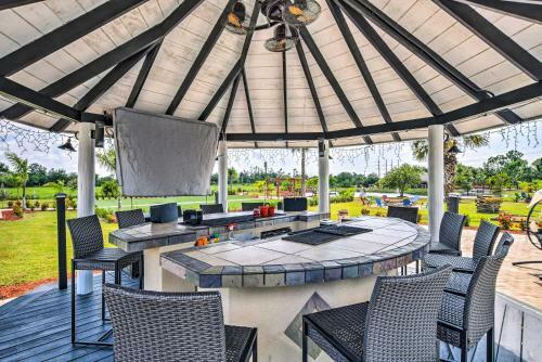 Bonita Springs Private Oasis With Ideal Yard!