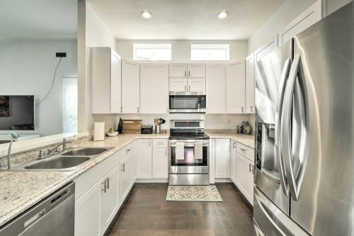 Large Home With Lanai, Steps To Bradenton River