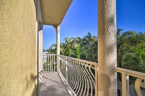 Townhome Located 200 Steps To A Locals-only Beach!