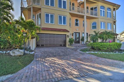 Townhome Located 200 Steps To A Locals-only Beach!