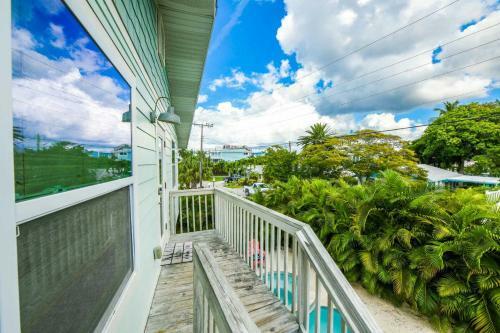 Bimini Breeze By Ami Locals