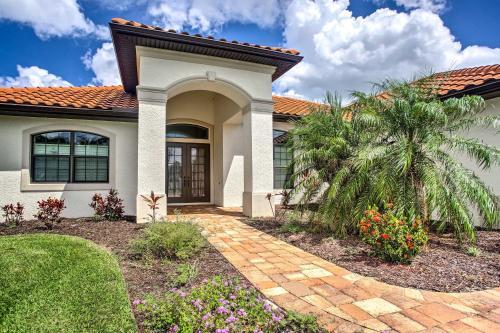 Elegant Waterfront Home On Cape Coral With Lanai!