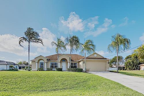 Charming Cape Coral Gem With Lanai & Pool Home