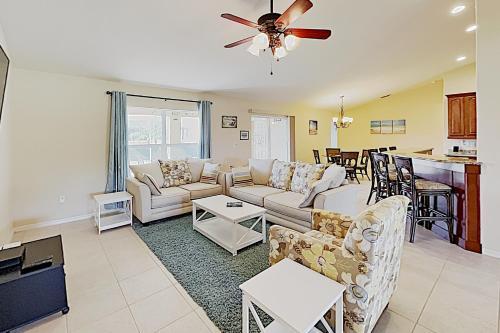 Charming Cape Coral Gem With Lanai & Pool Home