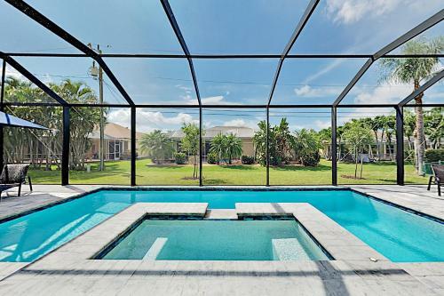 New Modern Home With Pool - Walk To Cape Harbour Home