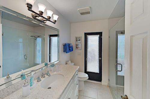 Gorgeous Canal Getaway With Pool & Private Dock Home