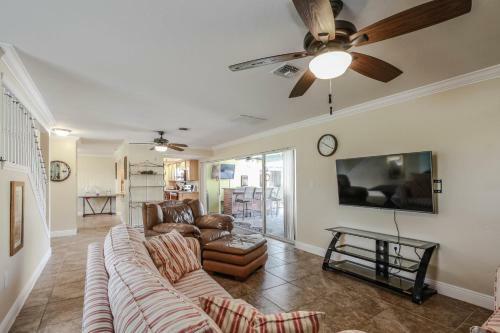 Gulf Access #a 3 Bedroom W/ Heated Pool