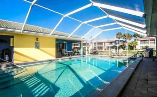 Gulf Access #d 2-bedroom W/ Heated Pool