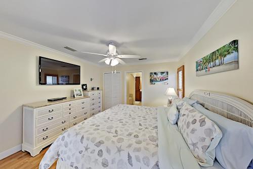 Canal-front Cape Coral Oasis With Private Pool Home