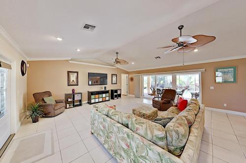 Canal-front Cape Coral Oasis With Private Pool Home