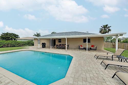 Stylish Tropical Getaway With Pool & Oversized Yard Home