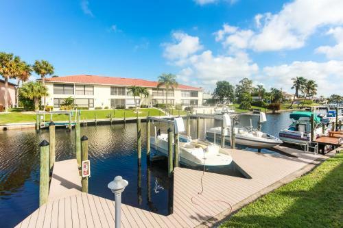 Gulf Access #e 2-bedroom W/ Heated Pool