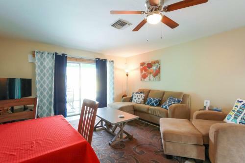 Gulf Access #e 2-bedroom W/ Heated Pool