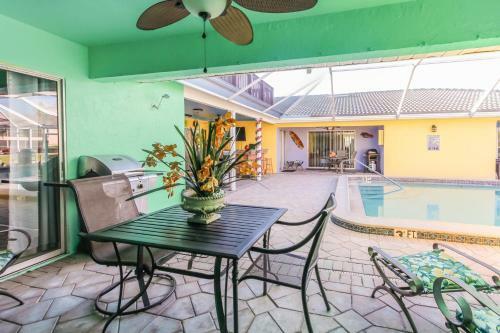 Gulf Access #e 2-bedroom W/ Heated Pool