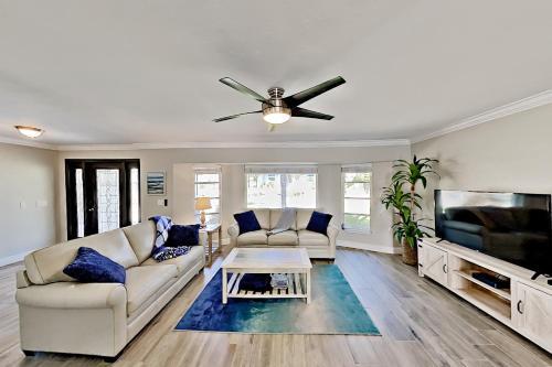 Chic Canal-front Home - Heated Pool, Private Dock Home