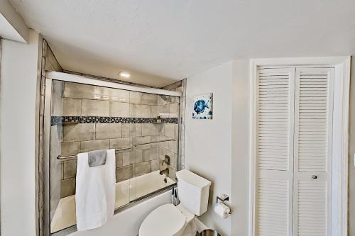 Chic Canal-front Home - Heated Pool, Private Dock Home