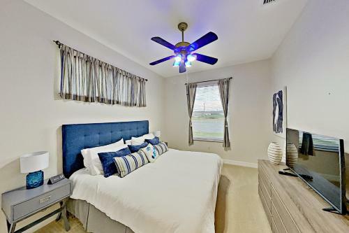 Stylish Getaway - Screened Lanai With Heated Pool Home