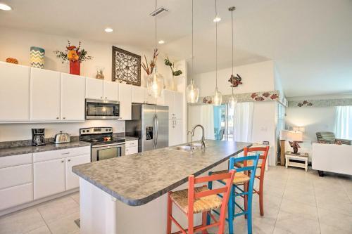Villa Elegant Canalfront Escape - Near Golf Courses